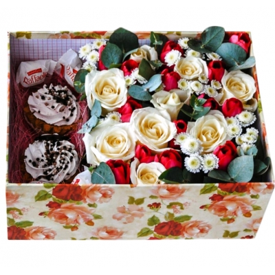 Капкейки с цветами в коробке "Рамина"